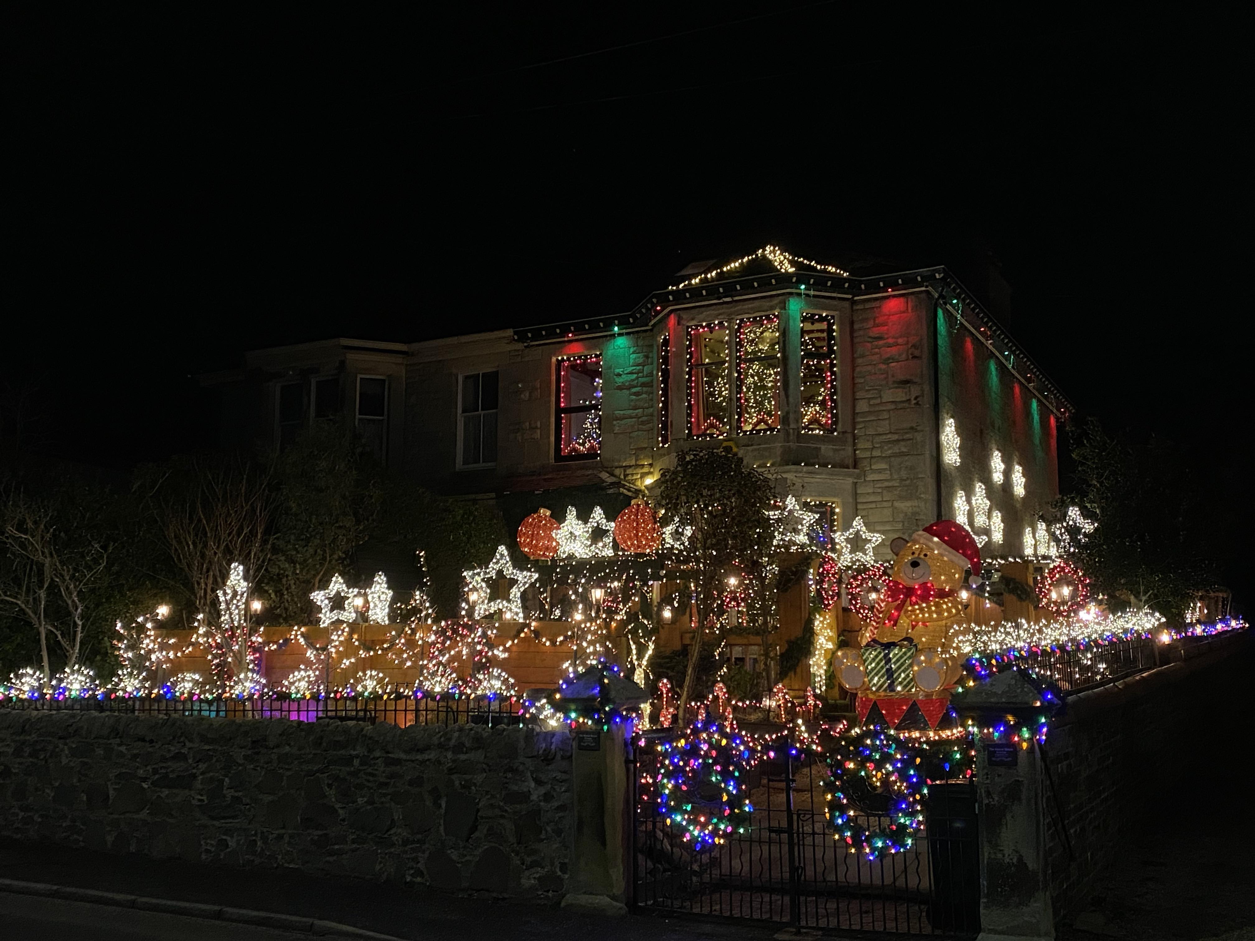 english homes at christmas        
        <figure class=